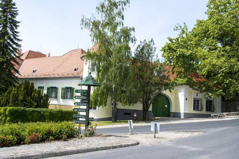 Trokán Nóra és Kollár-Klemencz László is ott lesz: ingyenes összművészeti nappal nyit ki a Szigligeti Alkotóház