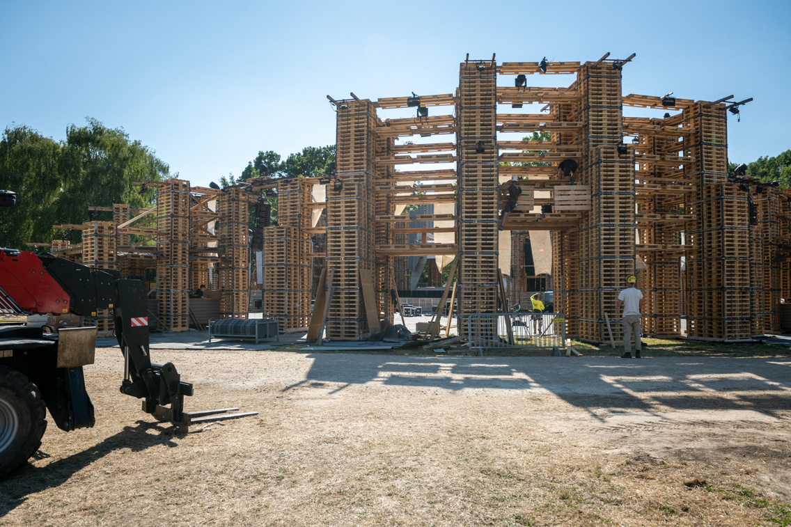 A Bolt Night Stage mellett a Yettel Colosseum lesz az elektronikus műfajoknak otthont adó Delta District szíve-lelke. Itt a hangrendszer kapta a legnagyobb upgrade-et, de a látványra sem lehet majd panasz, amiben a holland The Art of Light csapata is segédkezik