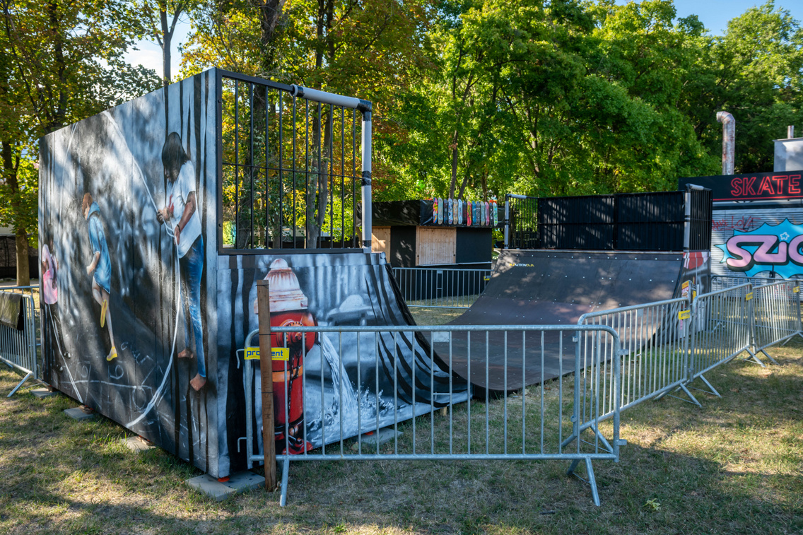 Ha valaki deszkázna egy kicsit, arra is lesz lehetőség, rengeteg más interaktív programmal egyetemben