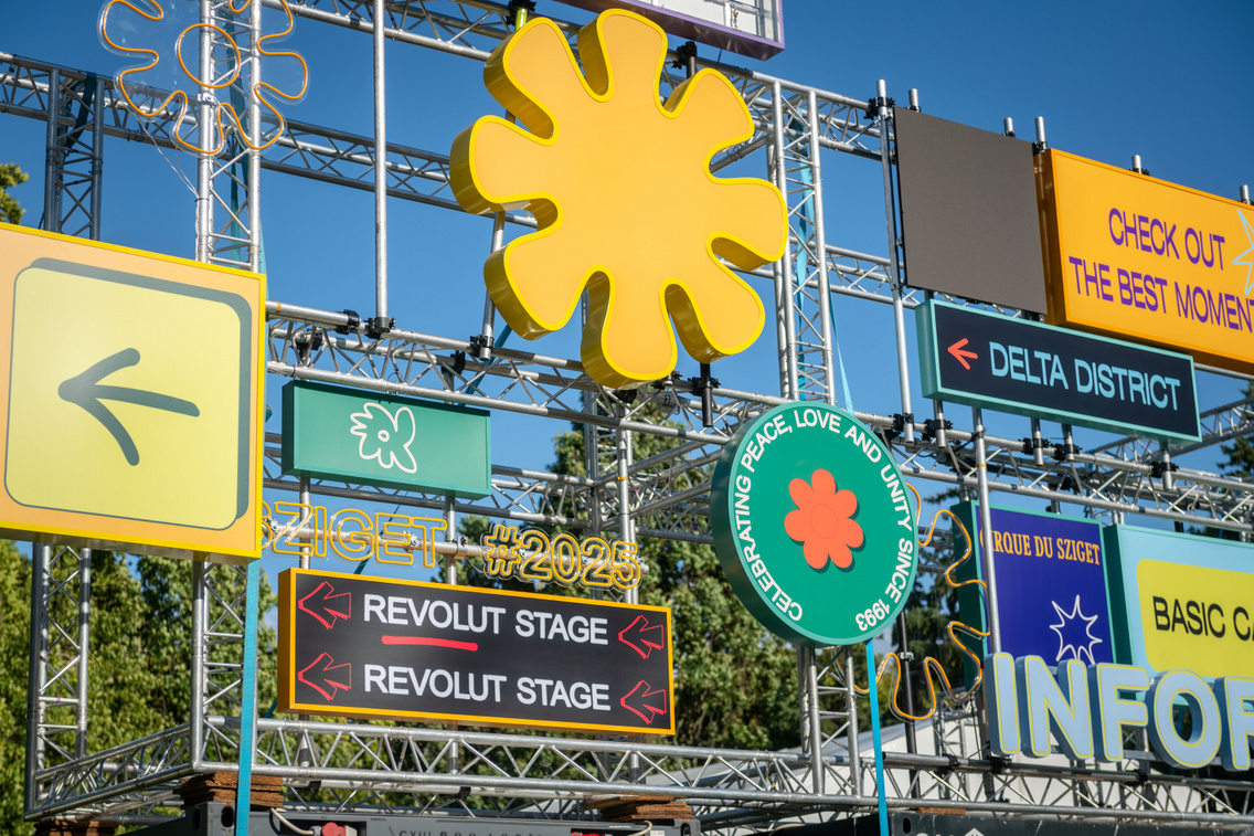 Az útbaigazításnál is adtak a látványra