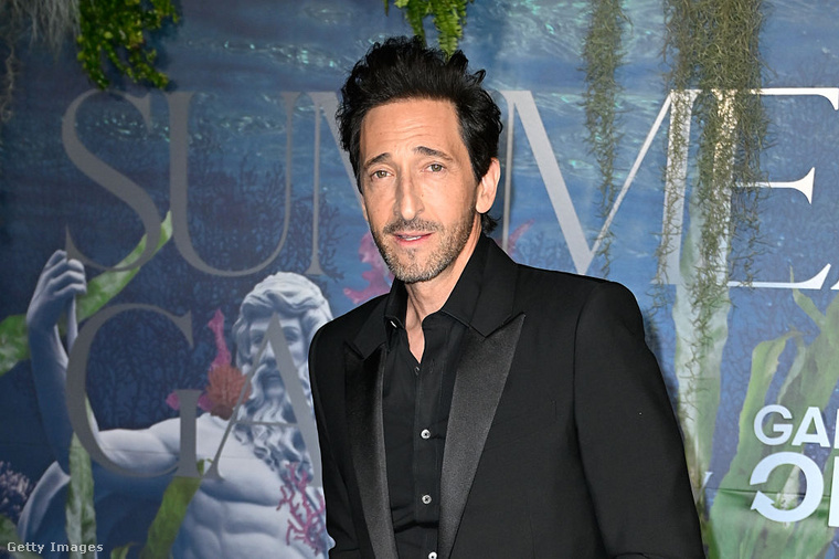 Adrien Brody – A zongorista&nbsp;Eladta az autóját, kiköltözött, 15 kilót fogyott, hogy átélje a zsidó zongorista háborús sorsát, ezzel még a saját életét is minimalizálta a hitelesség kedvéért.