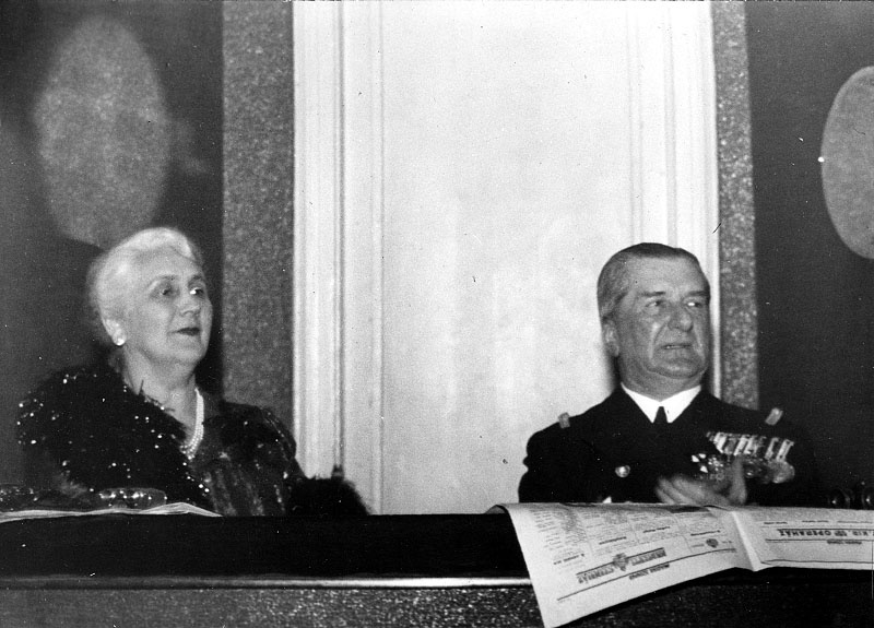 Horthy Miklósné és Horthy Miklós a Nemzeti Kamara Színház páholyában, az 1930-as években