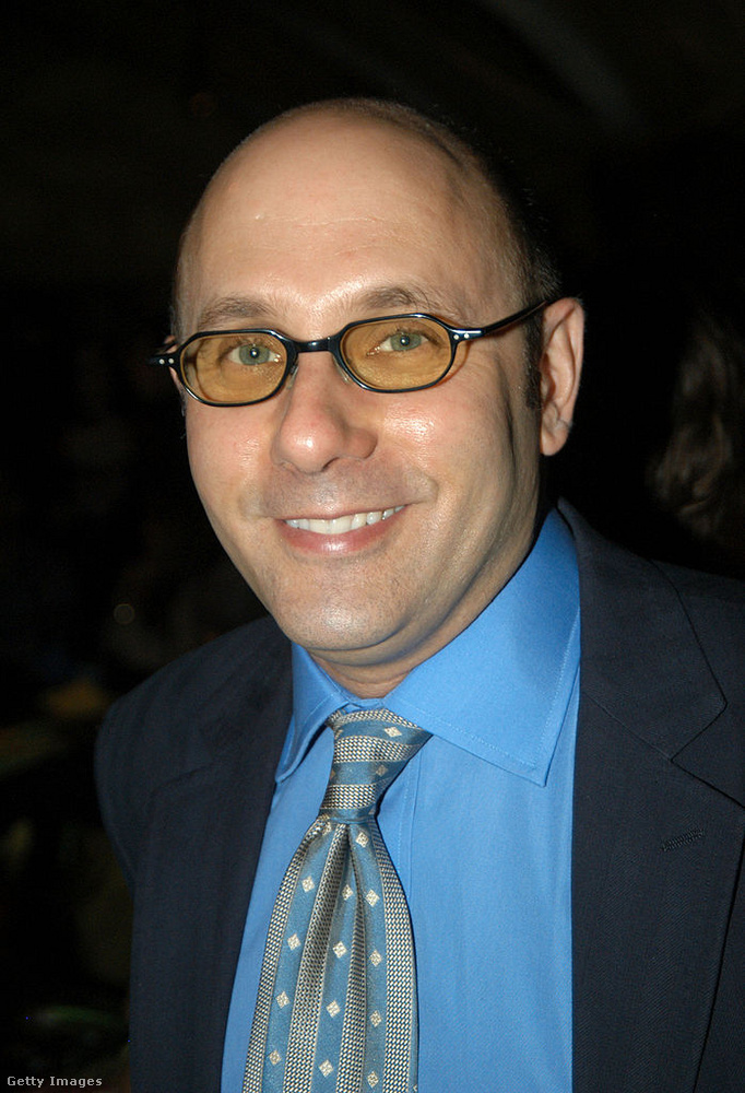 Evan Handler (Harry Goldenblatt)&nbsp;A Szex és New York és a And Just Like That… sorozatokban Charlotte York szerető és támogató férjét, Harry Goldenblattot alakította, akit sokan a sorozat egyik legkedveltebb férfi karakterének tartottak.