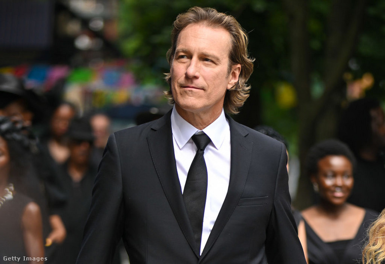 Most:&nbsp;A legfrissebb bulváros hír szerint, John Corbett néhány hónapja, május 21-én jelent meg feleségével, Bo Derek­kel a And Just Like That… harmadik évadának new yorki premierjén – és ez volt az első nyilvános szereplésük, miután 2020-ban, hosszú titkos év után összeházasodtak&nbsp;