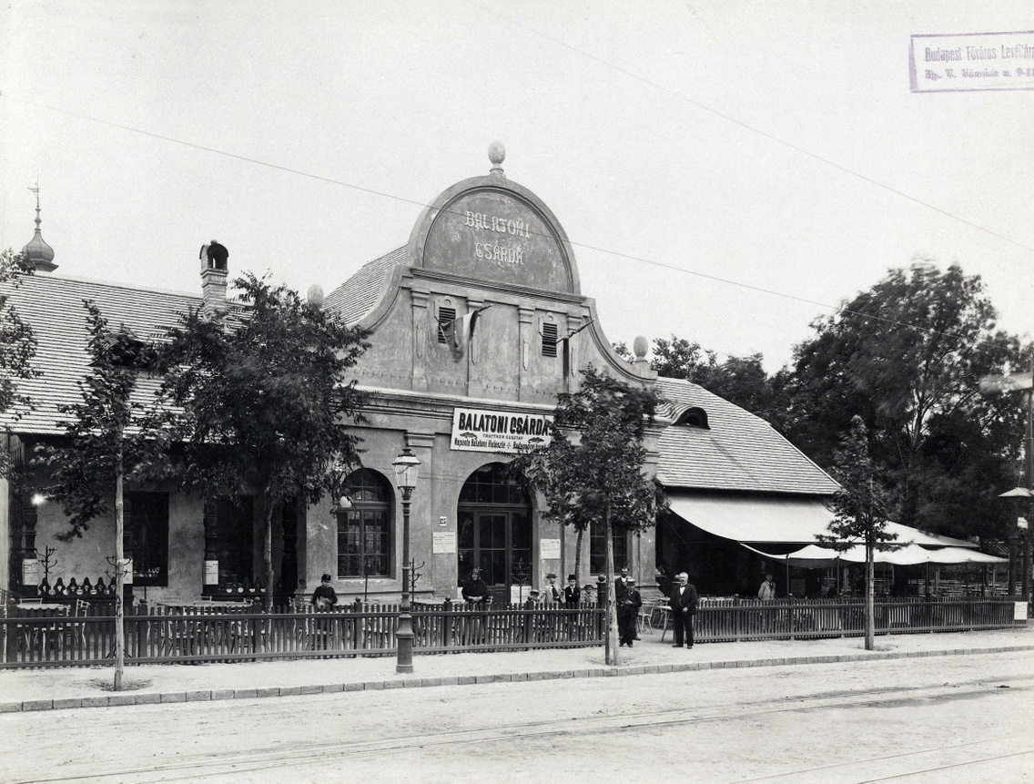 A Balatoni csárda épülete a millenniumi kiállításon (1896)