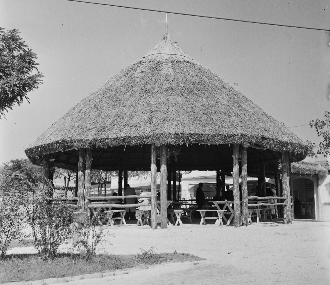 A Bugaci csárda az Országos Mezőgazdasági Kiállítás és Vásáron, Albertirsai út (1959)