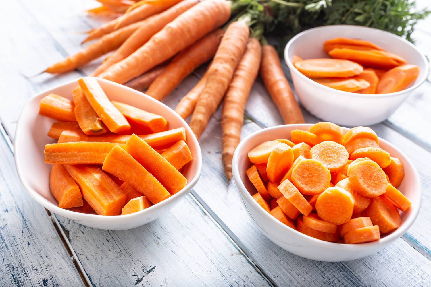 A sárgarépa tele van A-vitaminnal és béta-karotinnal, melyek a bőrsejtek megújulásában és regenerációjában játszanak fontos szerepet.