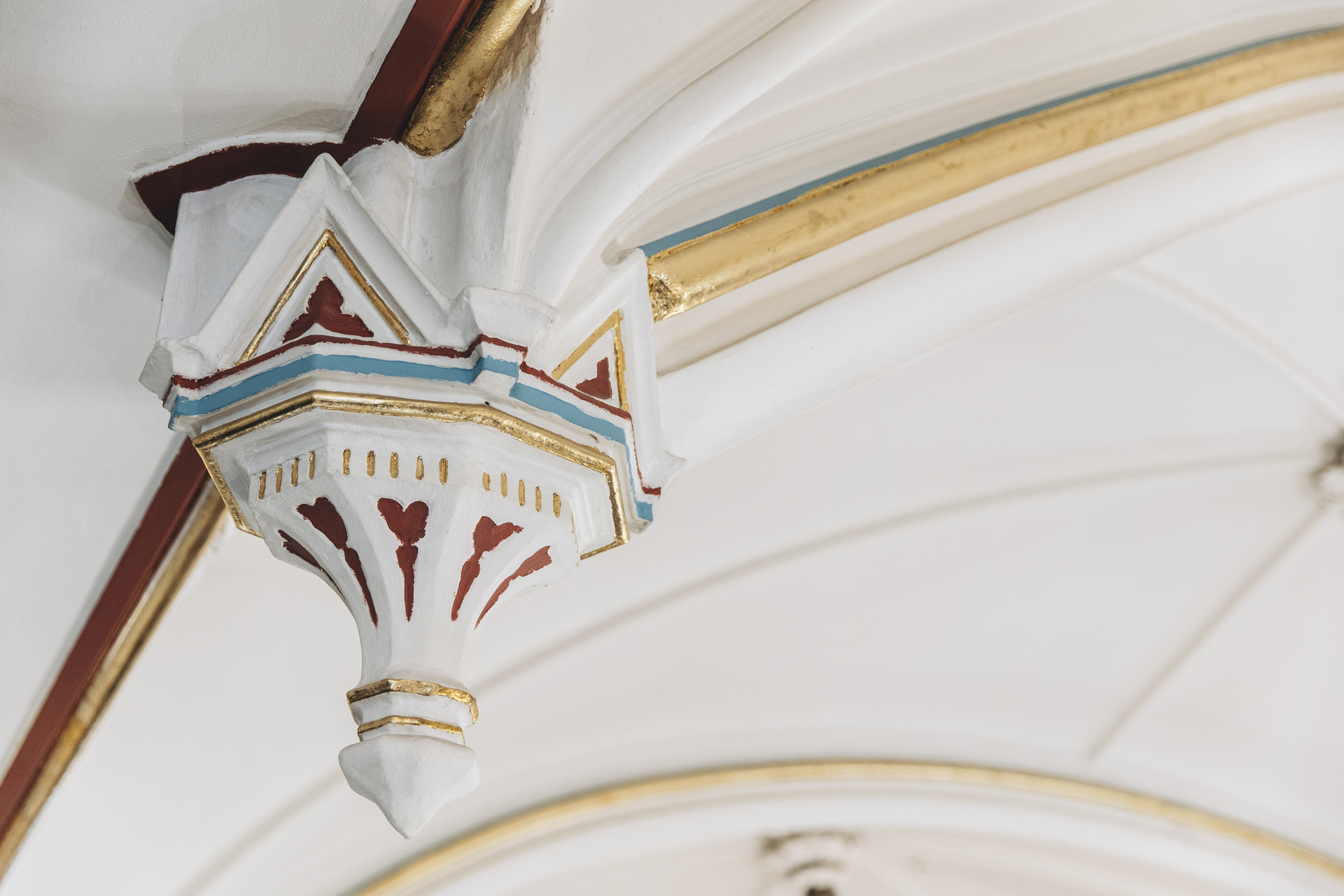 1928-ban kibővítették a zsinagógát