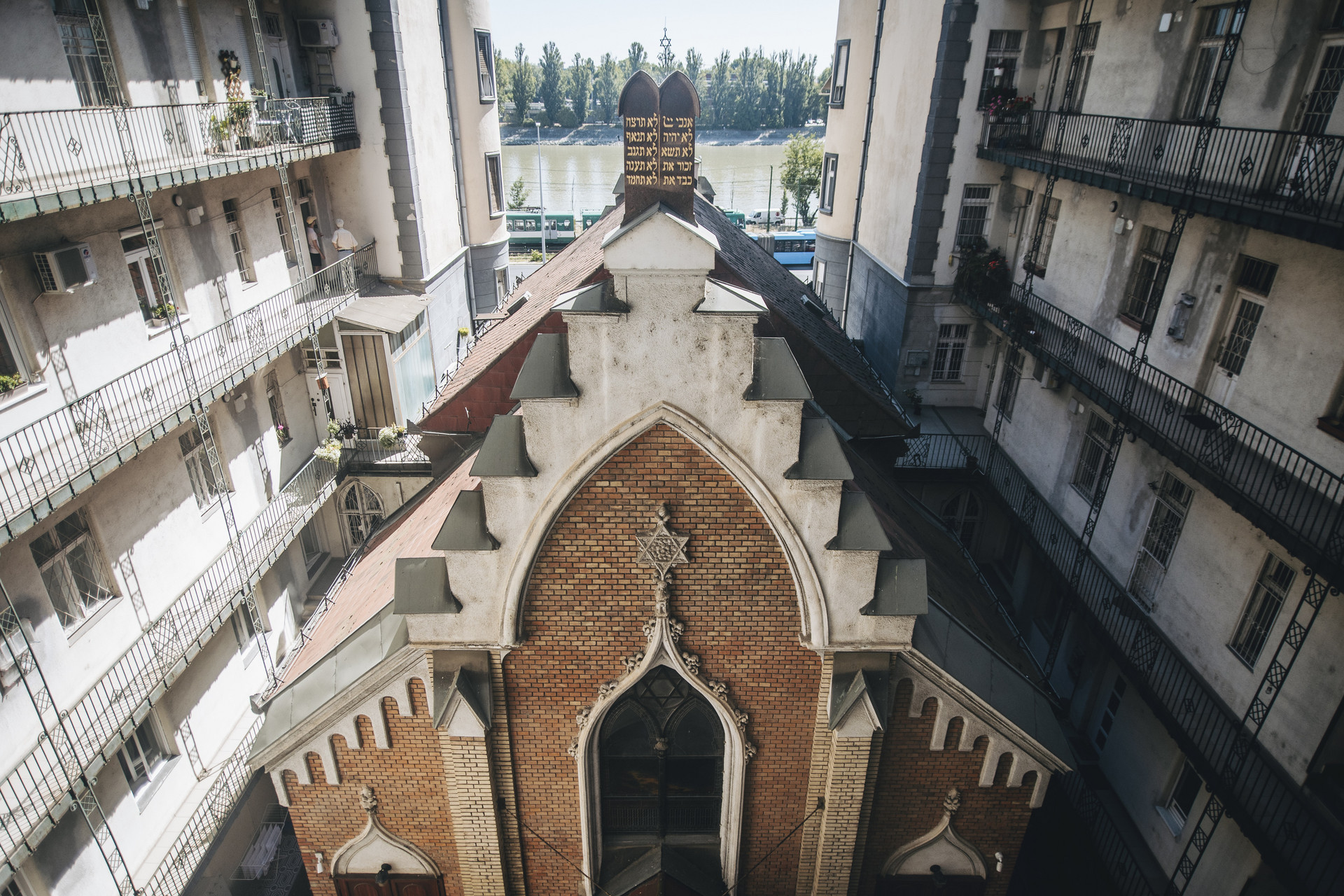 1928-ban épült köré a bérház