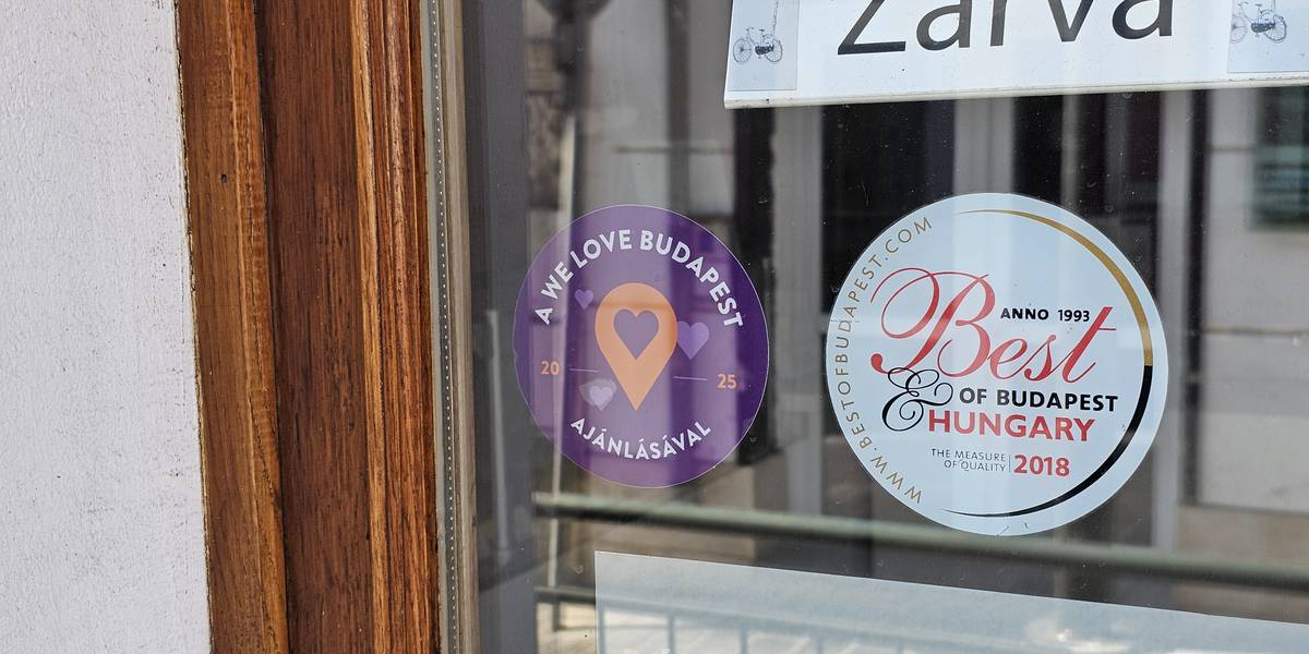 Hallgass a szívünkre! – A We Love Budapest matricái jelölik mostantól a legjobb helyeket a városban