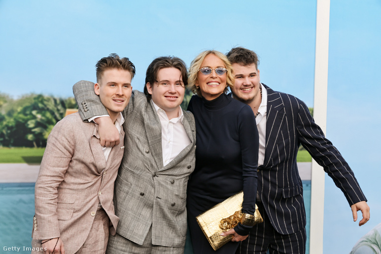 Sharon Stone a fiai - Roan, Quinn és Laird -oldalán. (Fotó: Getty Images)
