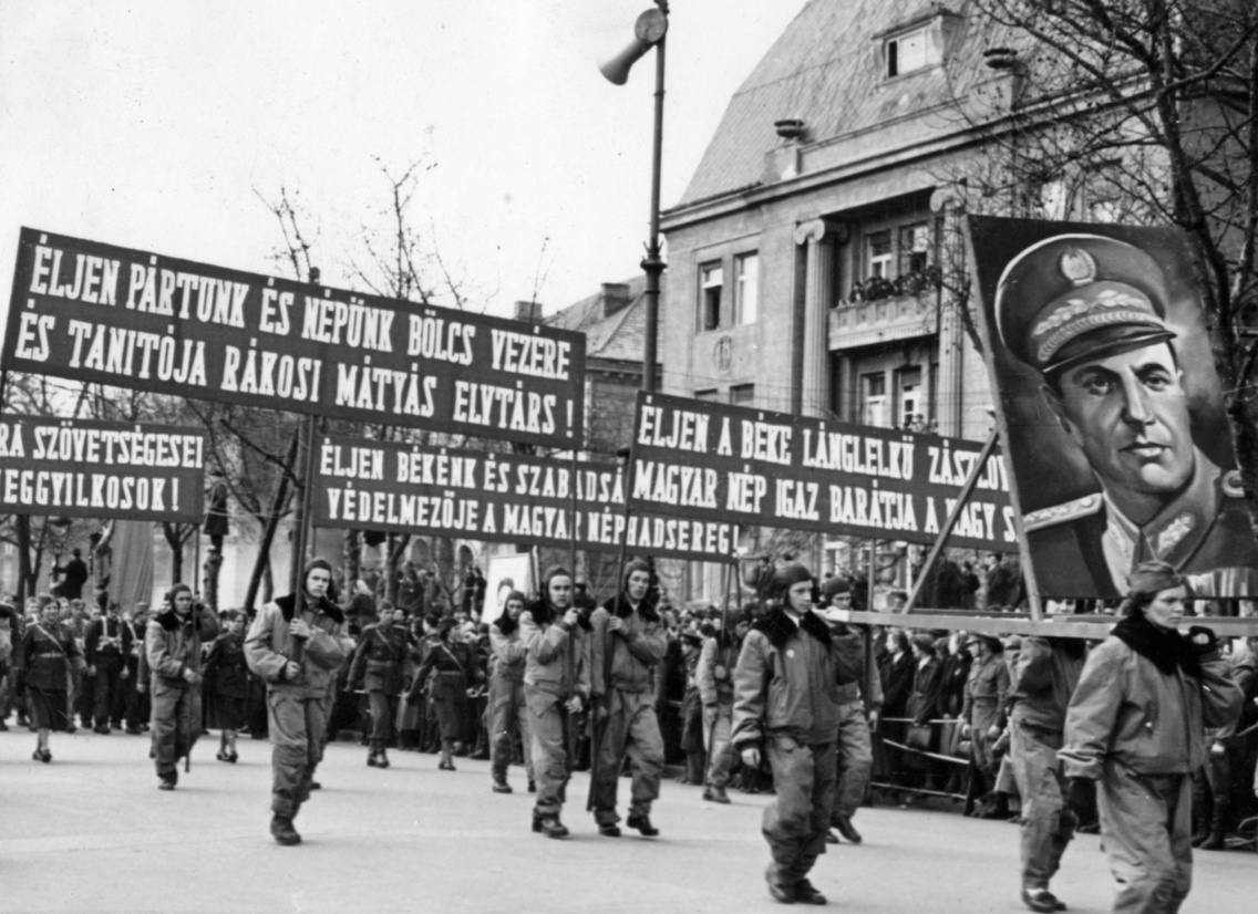 Miközben zajlott a per, amiről senki nem tudott, az ország a május elsejét meg a Pártot ünnepelte (1951)