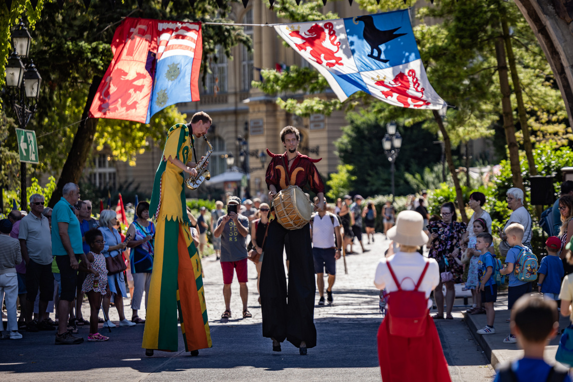 Tűzmadarak Társulat