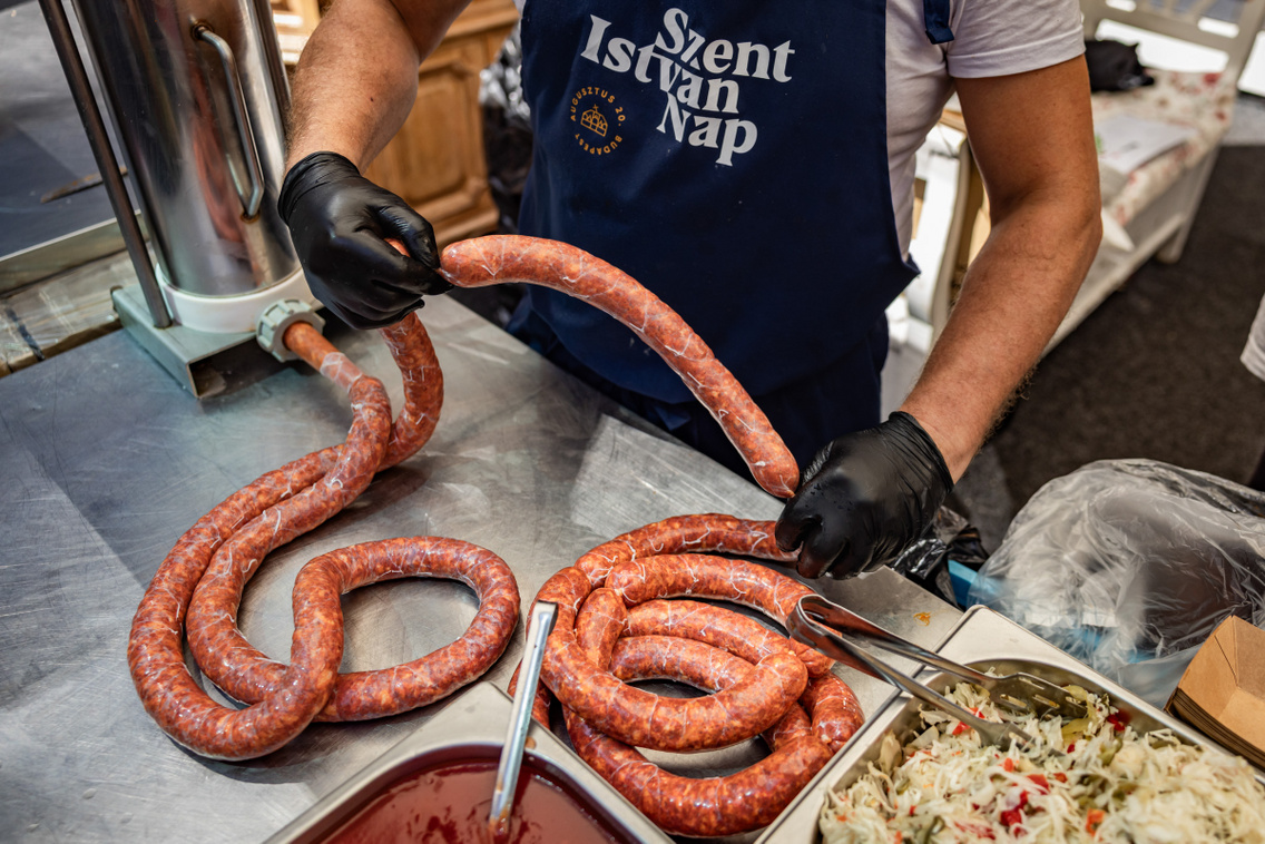 Helyben töltik be a kolbászt