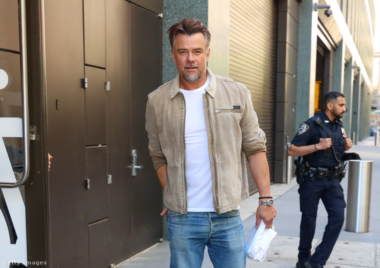 Josh Duhamel&nbsp;Josh Duhamel, 52 évesen, nyíltan vállalja, hogy tesztoszteronpótló terápiát (TRT) alkalmaz energiaszintje és vitalitása fenntartására