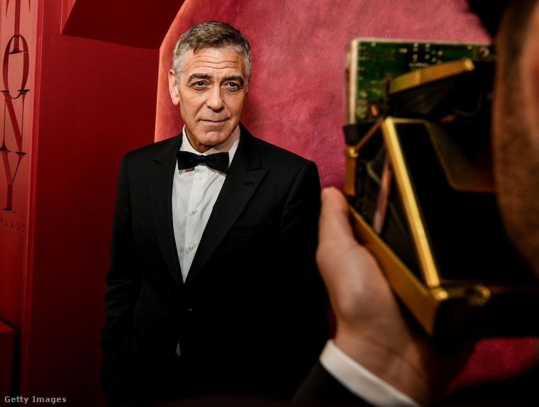 George ClooneyGeorge Clooney különleges figyelmet fordít a bőrére: rendszeresen eljár gőzfürdőzni