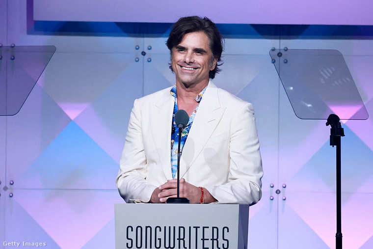 John StamosJohn Stamos kedvence a görög joghurt, amely hozzájárul fiatalos ragyogásához