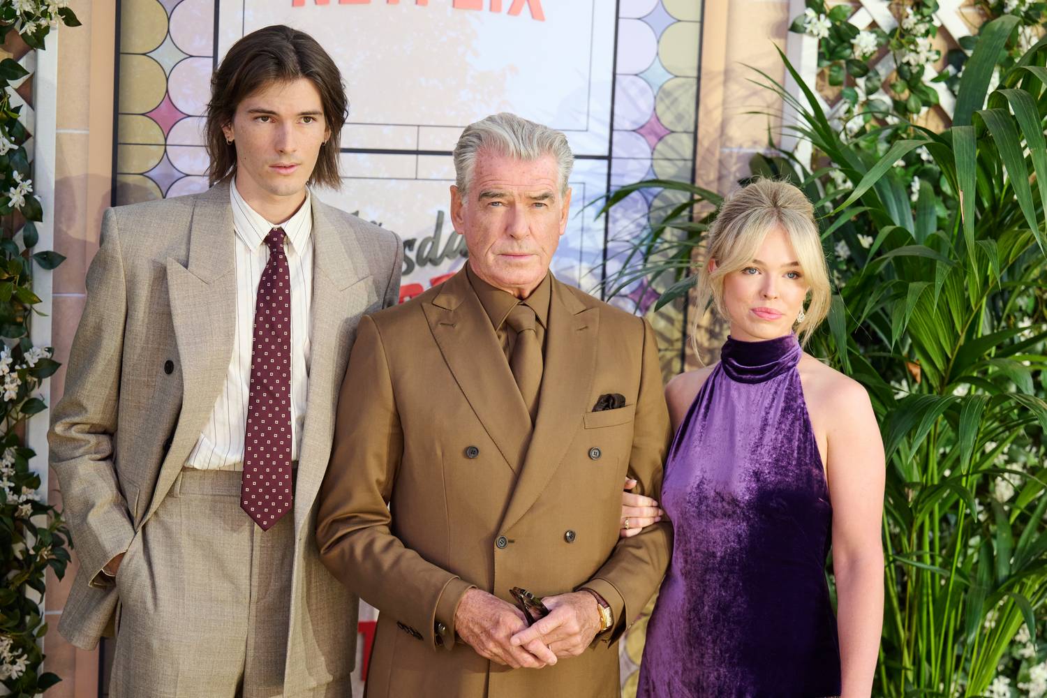 Pierce Brosnan A csütörtöki nyomozóklub londoni premierjére elvitte fiát, Dylant és lányunokáját, Isabellát.