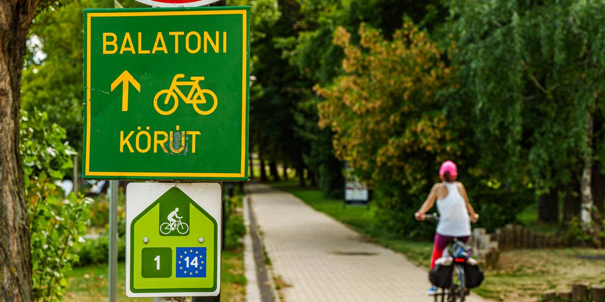 Bejelentés: közel 20 kilométeres szakaszon újítják fel a Balatoni Bringakört