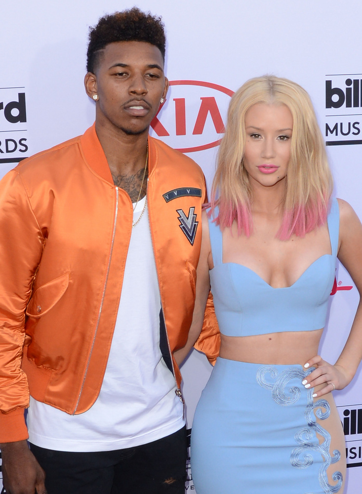 Iggy Azalea és Nick YoungIggy Azalea és Nick Young esete némiképp kitűnik a többi közül, ugyanis már egy ideje külön voltak, amikor a rapper megtudta, hogy exe teherbe ejtett egy másik nőt, mindezt pedig még a kapcsoltuk ideje alatt, mindezt pedig a sajtóból