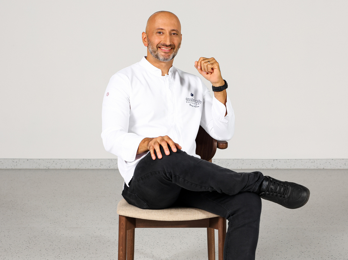 Tiago Sabarigo  LIRA by ESSENCIA RESTAURANT