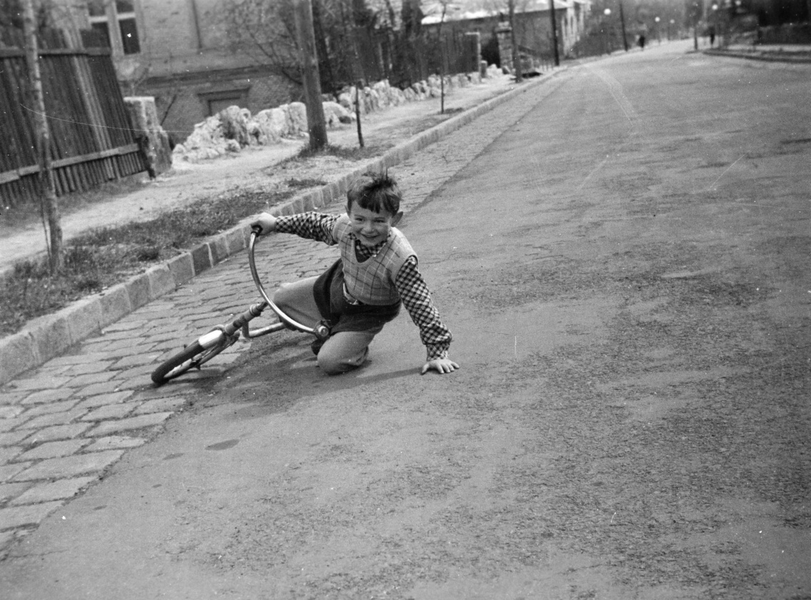 Ráth György utca, a felvétel a 23-as számú ház előtt készült, 1954