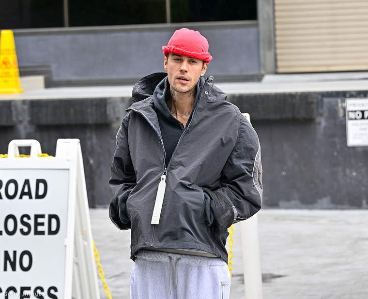 Justin Bieber&nbsp;Fiatalon sem félt a feltűnéstől: a 2011-es MTV gálára egy Johnson nevű boát vitt magával
