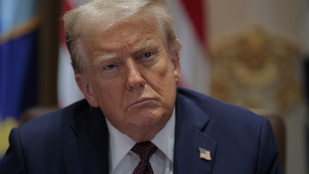 Donald Trump poziva k zaprtju Georgea Sorosa, označuje ga za 'slabega fanta'