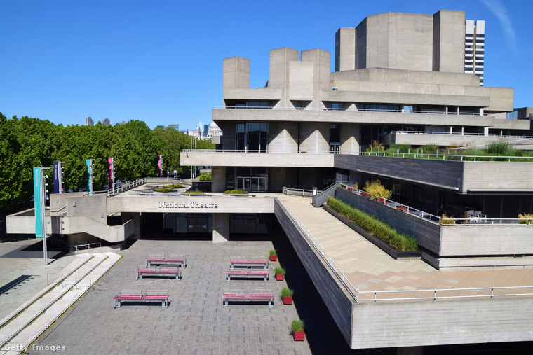 Királyi Nemzeti Színház, London&nbsp;Dennis Lasdun építész munkája, amelyet Károly király egyszer egy atomerőműhöz hasonlított