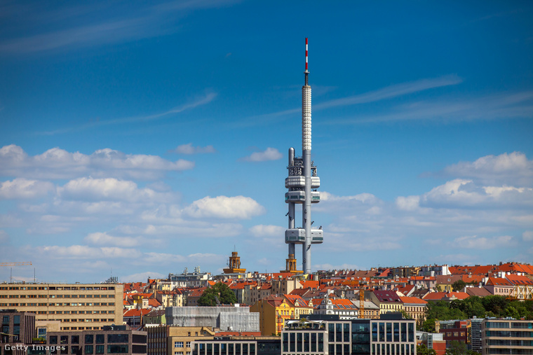 Žižkov televíziós torony, Prága&nbsp;216 méteres magasságával a város legellentmondásosabb épülete