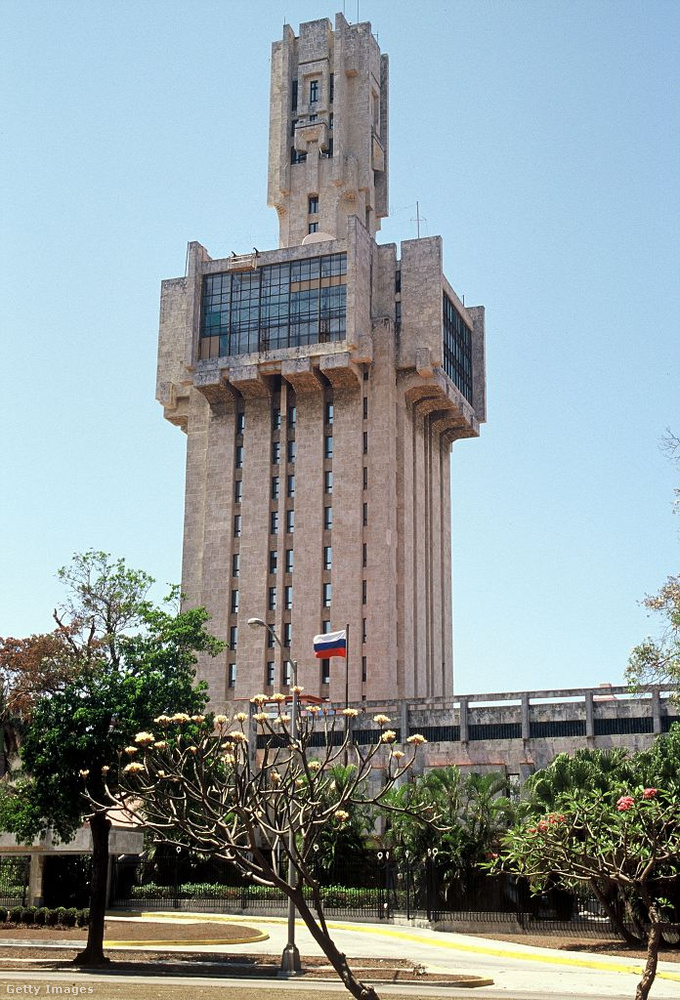 Orosz Nagykövetség, Havanna&nbsp;A 80-as években épült, a helyiek csak „Transformers-épületnek” hívják
