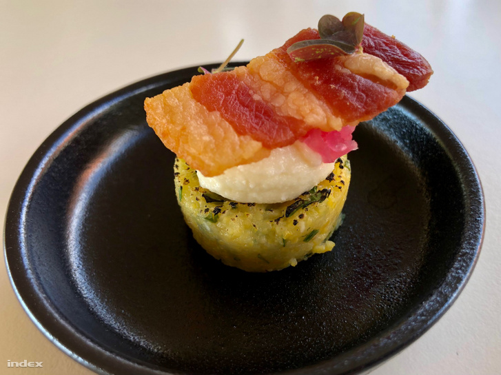 Beköszöntő falat: polenta, juhtúró, szalonna