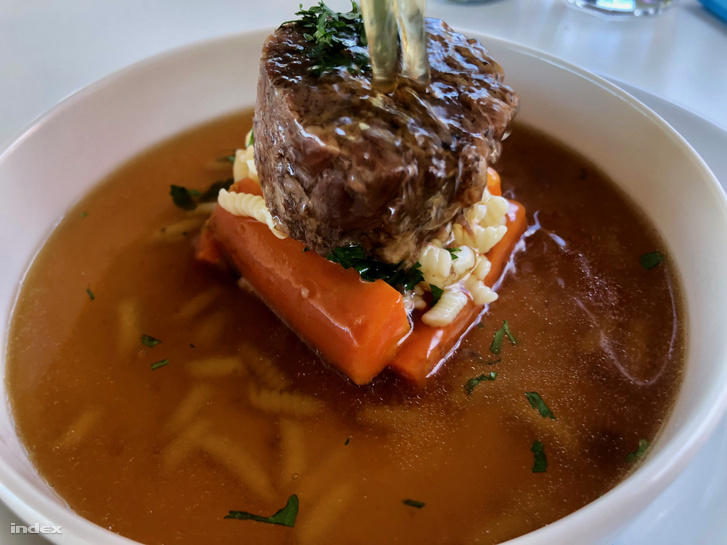 Tanyasi húsleves ökörfarokkal