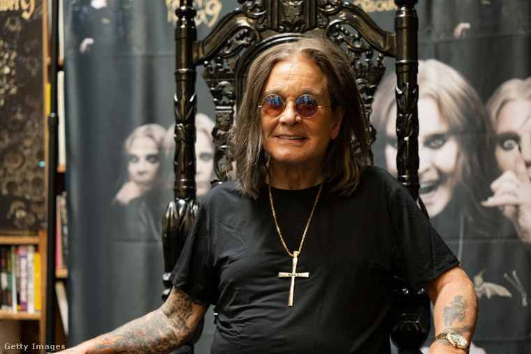 Ozzy Osbourne&nbsp;1982-ben Texasban tartóztatták le, miután ittasan Sharon Osbourne ruháját viselve a híres Alamo emlékműre vizelt.