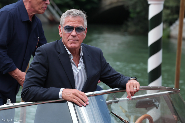 George Clooney&nbsp;A világsztár stílusosan, motorcsónakkal érkezett Velencébe