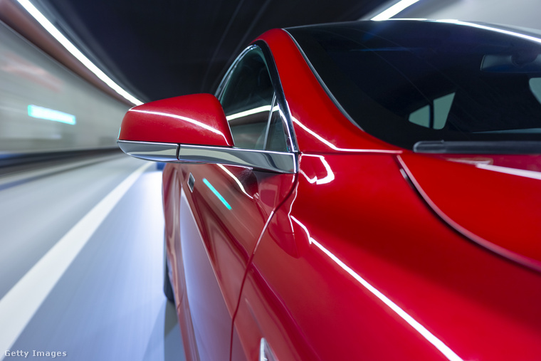 Rolls-Royce-díszcsíkfestő&nbsp;Mark Court több mint húsz éve kézzel festi a luxusautók oldalára a vékony csíkot