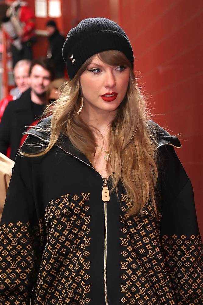 Taylor SwiftNapjaink egyik legnépszerűbb is sikeresebb énekesnője fiatalkorában még úgy tervezte, hogy egyetemre jár, ahol marketinget fog tanulni