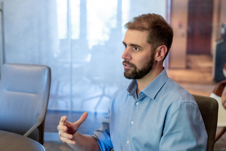 Teljesen demokratizálódott a kommunikációs háló, és mindenki, azaz a márkák, a médiafelületek és a fogyasztók egy szintre kerültek, nem hierarchikus a rendszer, hanem mindannyian egy social térben beszélgetnek egymással