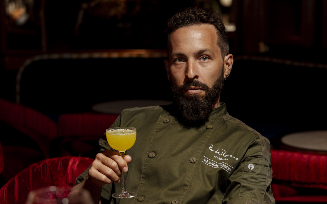 Alejandro Cabrera Trinidad a Bar La Plazából érkezik