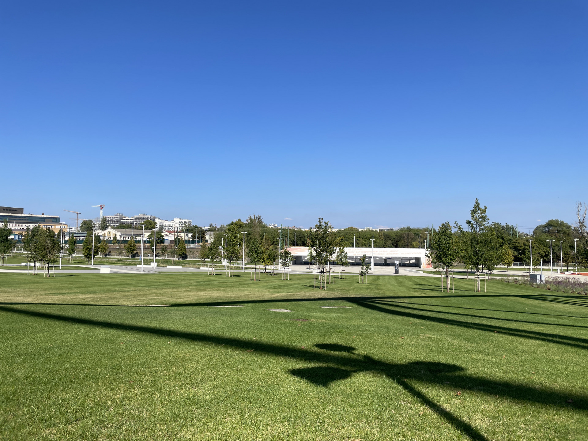 A füves területen akár piknikezhetünk vagy tollasozhatunk is