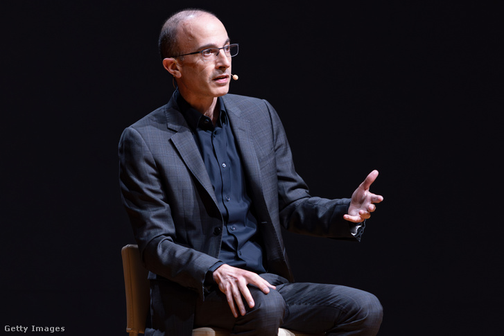 Ahogy Yuval Noah Harari fogalmaz: „egy világban, amelyet irreleváns információk árasztanak el, a tisztánlátás hatalom”