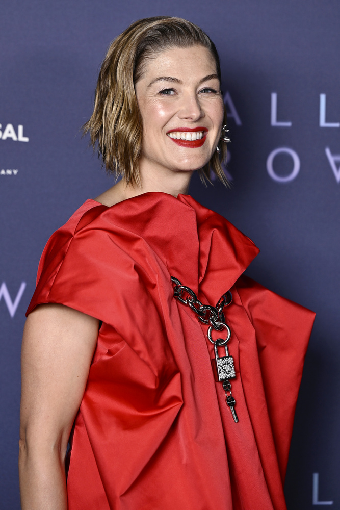 Rosamund PikeA 2014-ben bemutatott nagy sikerű Holtodiglan című filmben alakította a színésznő Amy Dunne karakterét