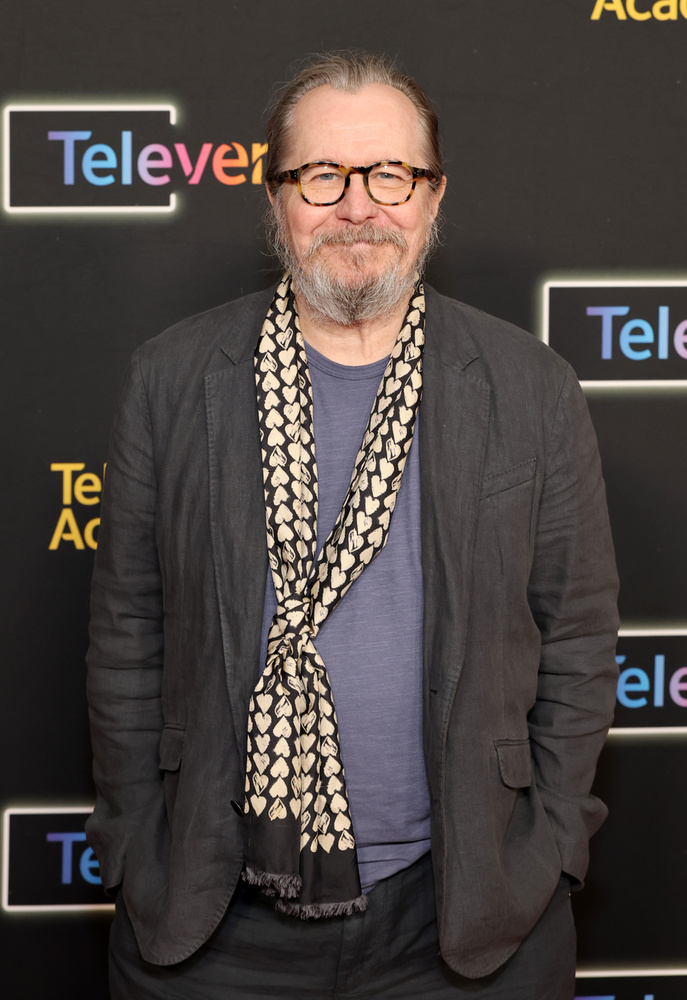 Gary OldmanGary Oldman A legsötétebb óra című filmben Winston Chruchill szerepében rengeteget dohányzott: a forgatás alatt állítólag több mint 400 szivart szívott el, összesen 20 000 dollár értékben