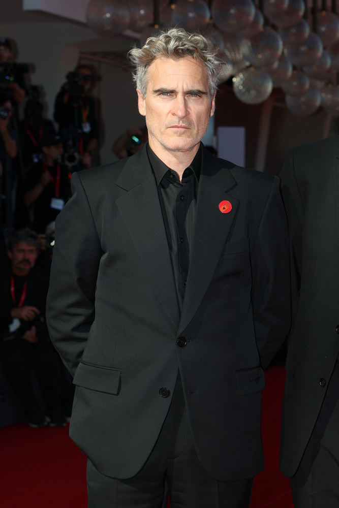 Joaquin PhoenixA színész az egyik szerepe kedvéért a fogorvosához fordult segítségért, hogy az összehúzza az állkapcsait fémkapcsokkal