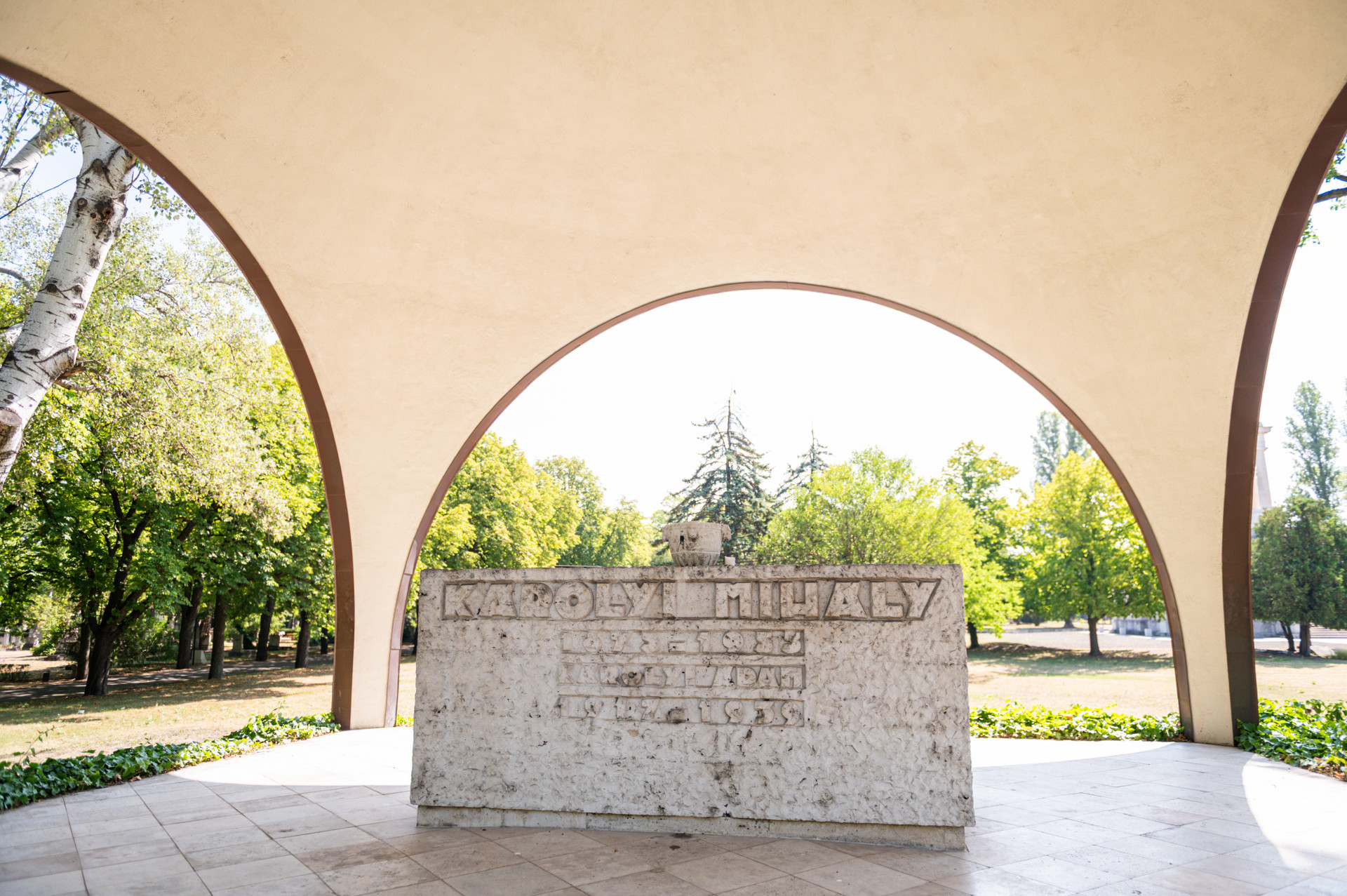 Károlyi Mihály sírja