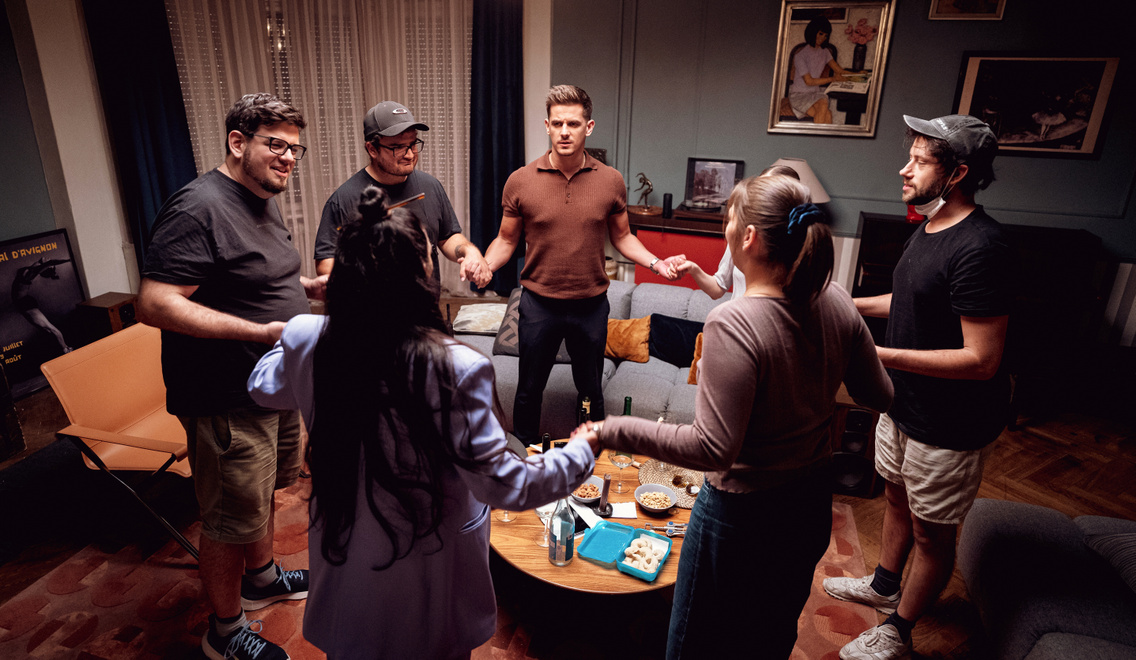 Bal szélen a rendező