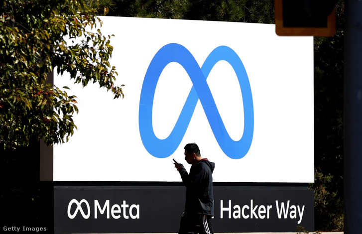 „Meta” felirat a Facebook központja előtt 2021. október 28-án, a kaliforniai Menlo Parkban