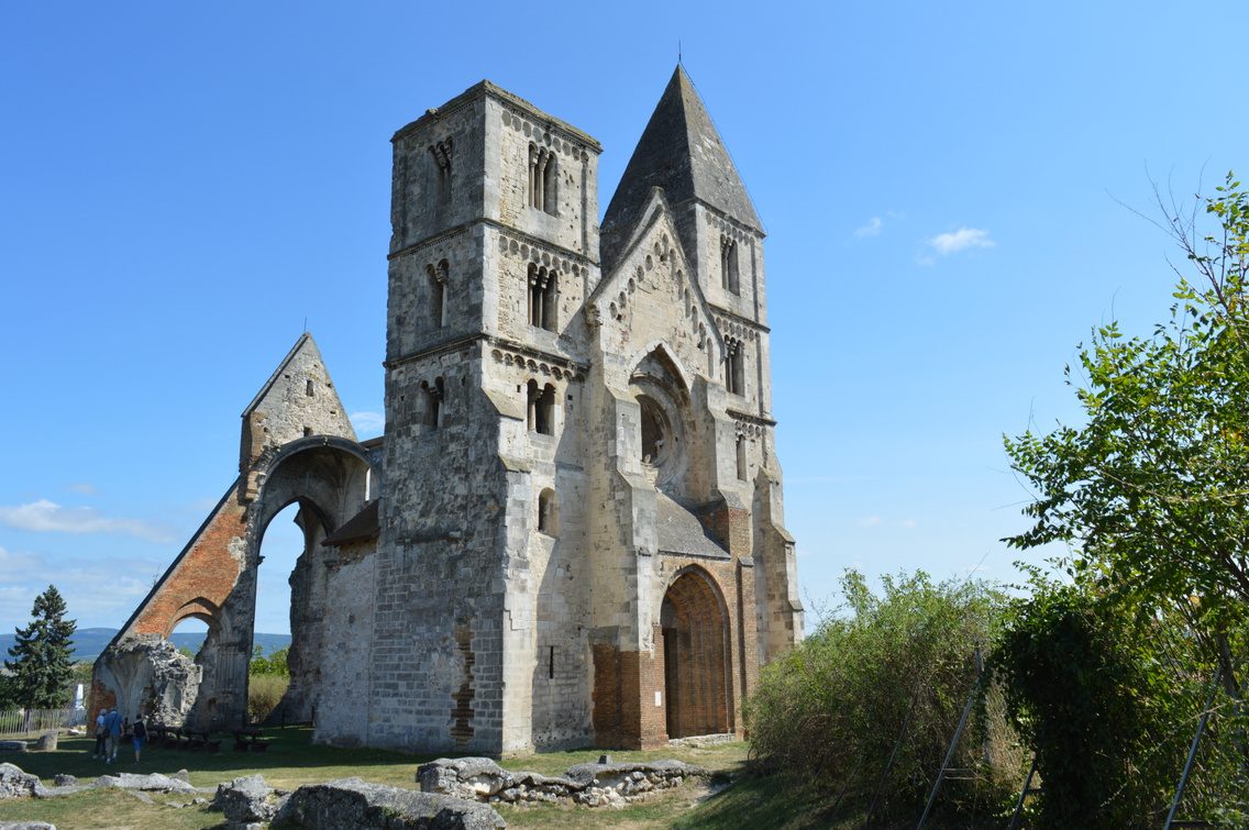 A híres-neves romtemplom