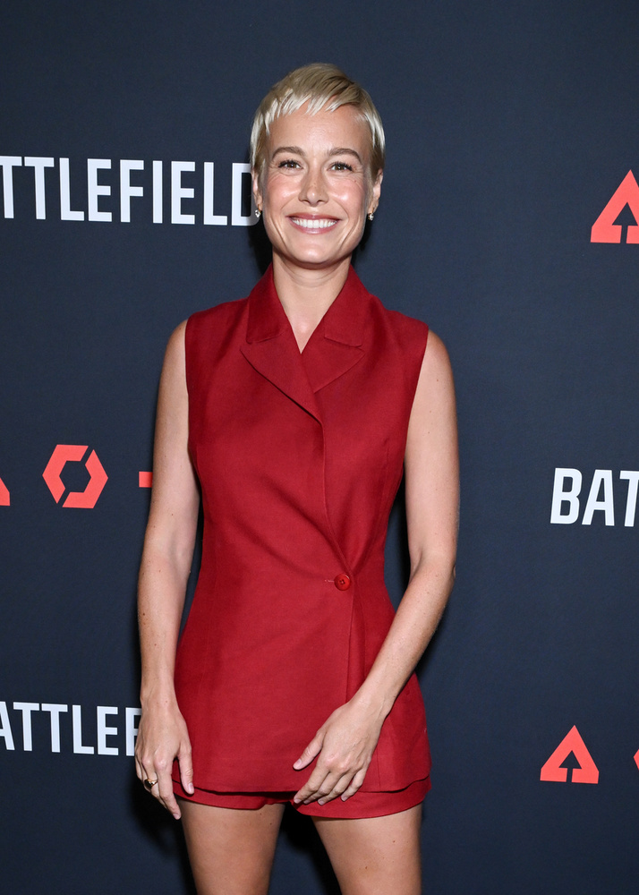 Brie LarsonBrie Larson a 2000-es évek közepén próbálkozott énekesi karrierrel, és 2005-ben kiadta első albumát, Finally Out of P.E
