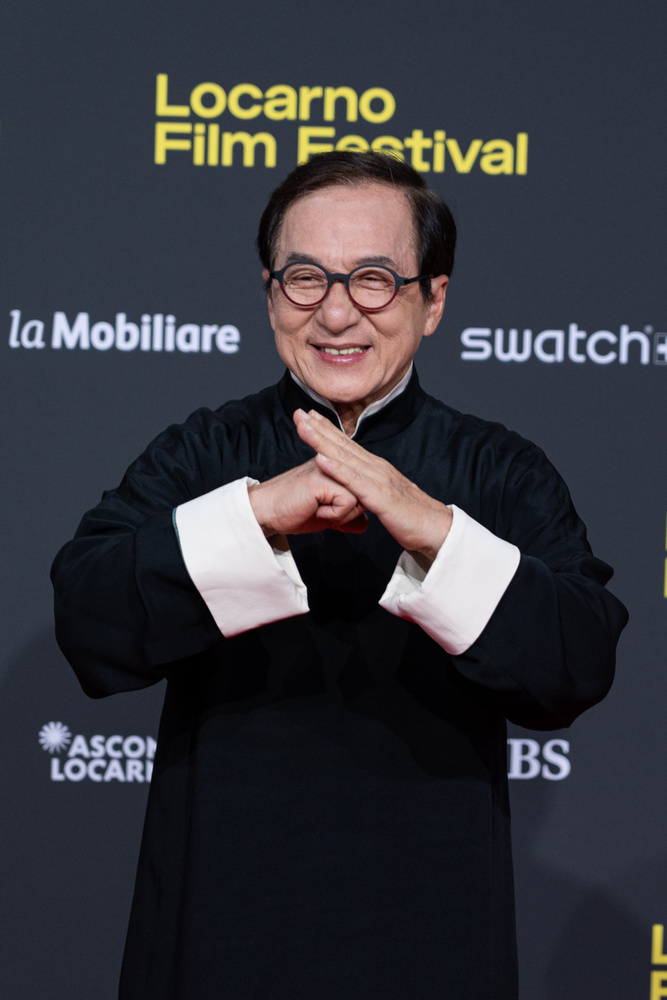 Jackie ChanJackie Chan nemcsak színészként és harcművészként ismert, hanem énekesként is: több mint 20 albumot adott ki kantoniul, mandarinul, japánul és angolul
